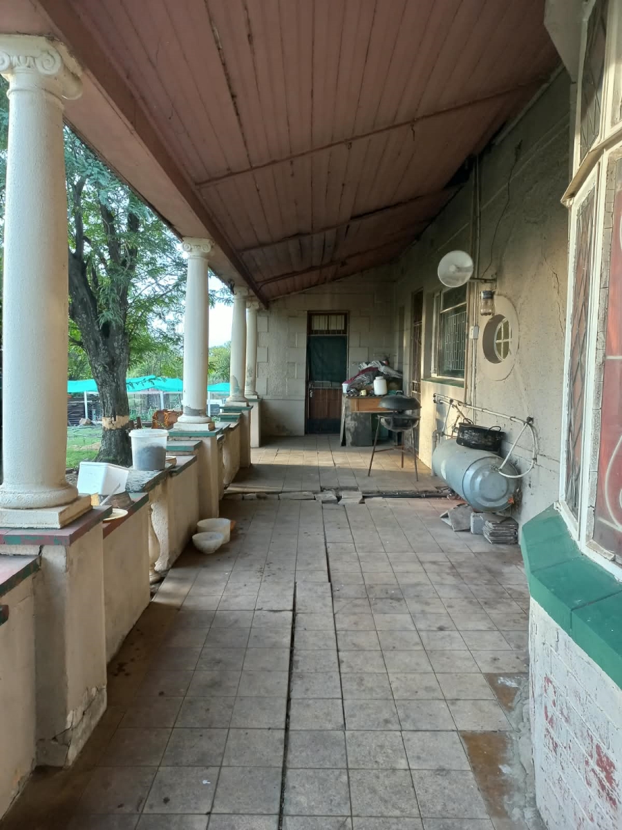 6 Bedroom Property for Sale in Weltevrede Free State